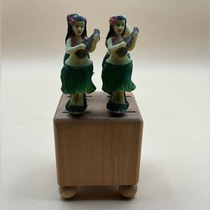 Harry and David Aloha Hula Girl Set of 4 Cheese Spreaders Knives & Wood Block